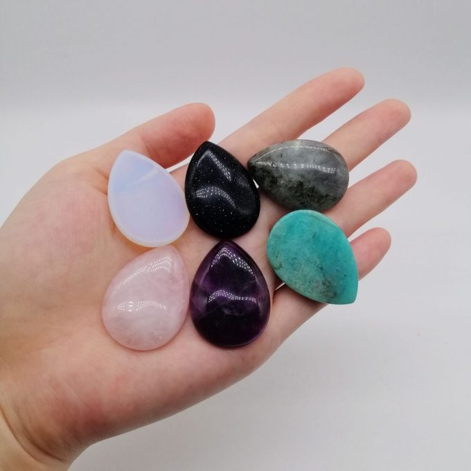 XMHOME 20pcs Teardrop Shaped Stone Assorted Gemstones 10 Colors 35 * 25 * 7mm Worry Stone Multi-Color Cabochons Crystal Healing Beads for Jewelry Making Wholesale